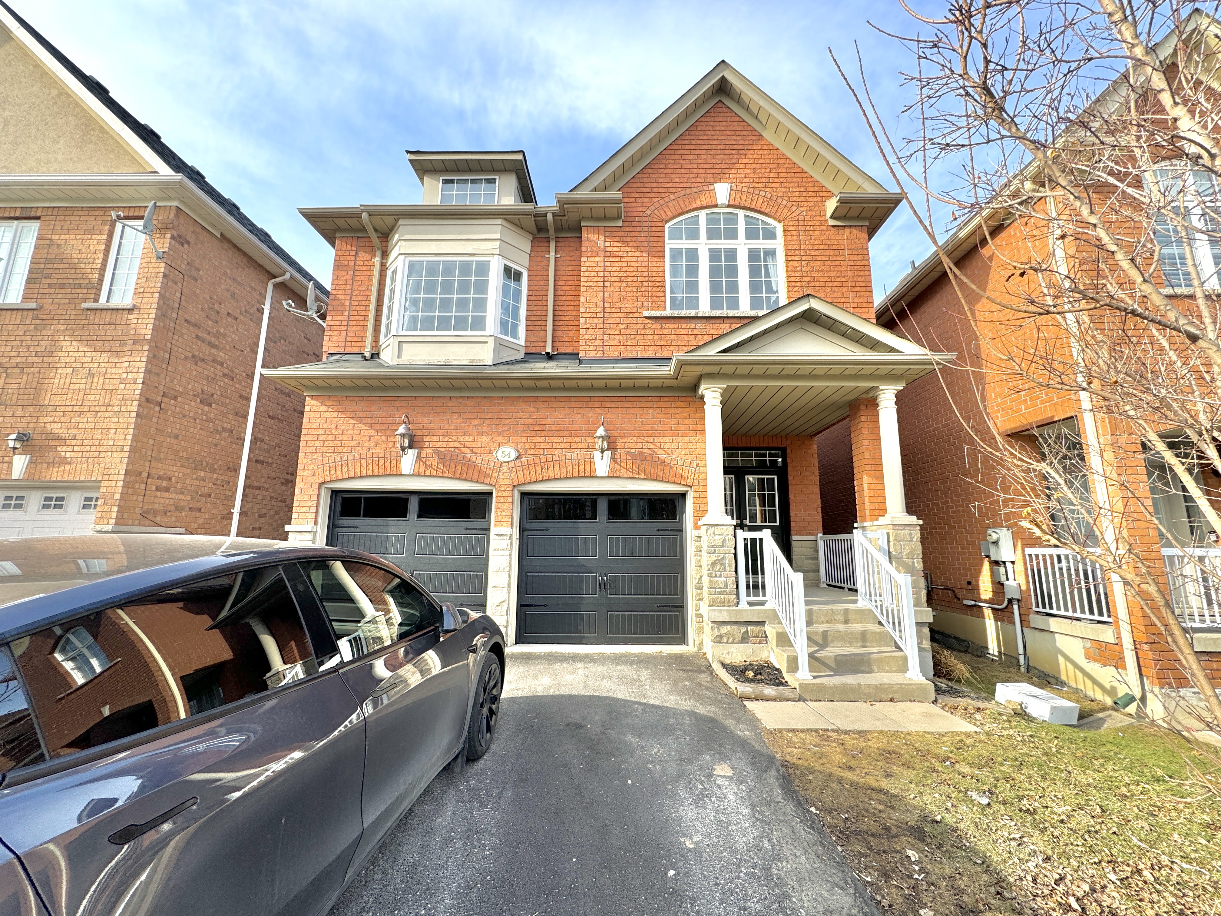 (GORGEOUS) 4 BED + 3.5 BATH HOUSE IN THORNHILL