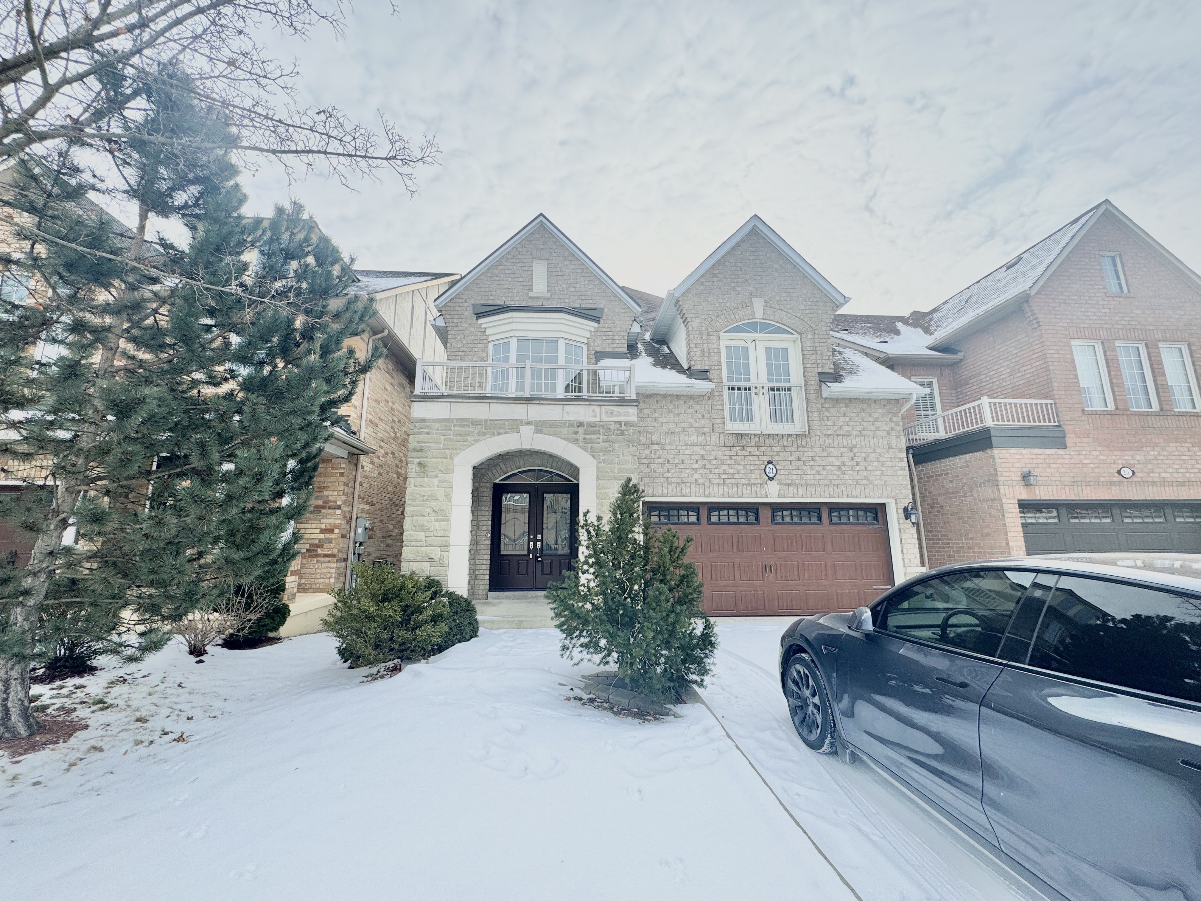 4 BED + 3 BATH DETACHED HOME IN THORNHILL